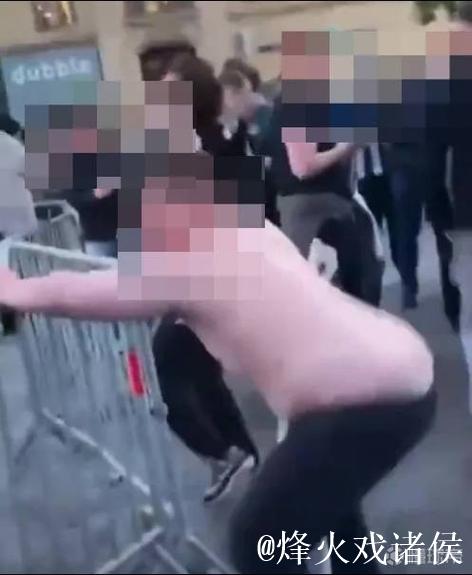 马赛vs纽卡比赛期间球迷厕所内行为出格