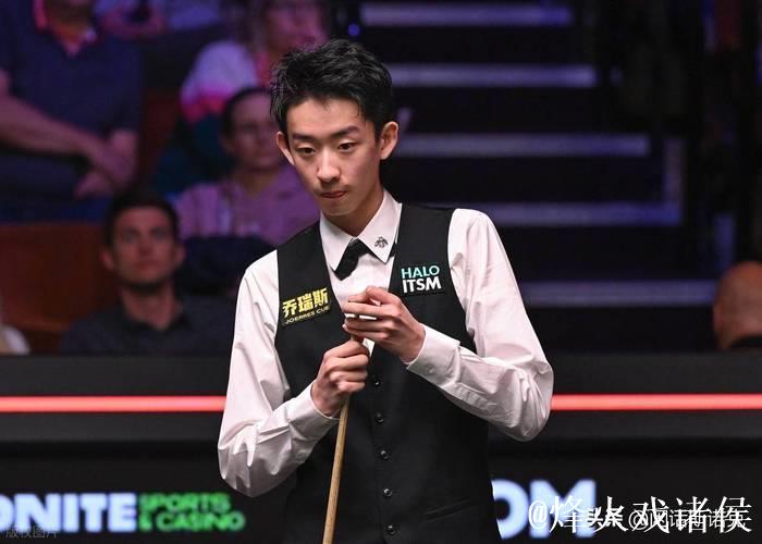 斯诺克大师赛：吴宜泽与肖国栋携手闯入八强