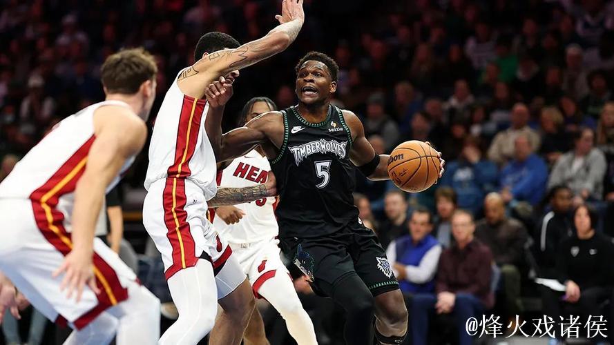 爱德华兹26+5鲍威尔21分 森林狼力克热火豪取三连胜 爱德华兹26+5鲍威尔21分 森林狼力克热火豪取三连胜