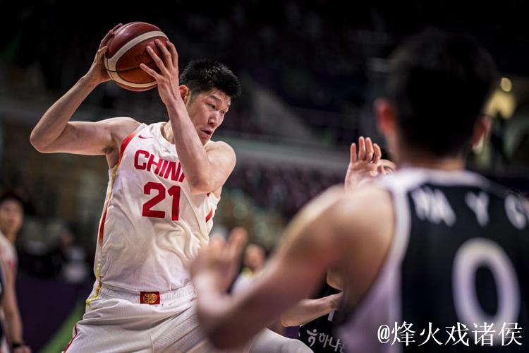 亚洲杯：胡金秋23+11王俊杰21分，中国男篮挺进半决赛