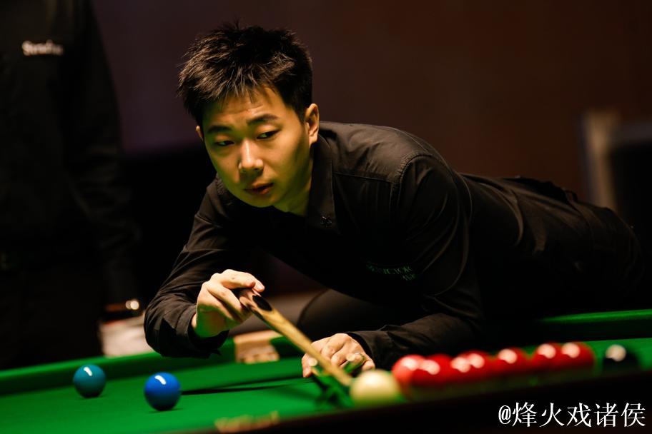 吕昊天与周跃龙决胜轮获胜，成功晋级斯诺克英锦赛正赛